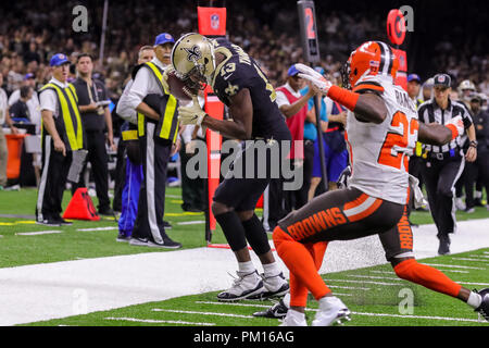New Orleans, LA, USA. 16 Sep, 2018. New Orleans Saints wide receiver Michael Thomas (13) attrape un pass inbounds contre Cleveland Browns arrière défensif Damarious Randall (23) à la Mercedes-Benz Superdome de New Orleans, LA. New Orleans Saints 21-18 win. Stephen Lew/CSM/Alamy Live News Banque D'Images