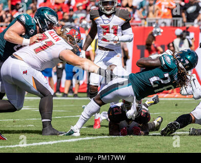 Tampa, Floride, USA. 16 Sep, 2018. Philadelphia Eagles running back Jay Ajayi (26) scores sur un 2 verges dans le 3e trimestre au cours du match entre les Eagles de Philadelphie et les Tampa Bay Buccaneers chez Raymond James Stadium de Tampa, Floride. Del Mecum/CSM/Alamy Live News Banque D'Images