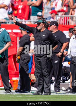 Tampa, Floride, USA. 16 Sep, 2018. Philadelphia Eagles entraîneur en chef Doug Pederson pendant le jeu entre les Philadelphia Eagles et les Tampa Bay Buccaneers chez Raymond James Stadium de Tampa, Floride. Del Mecum/CSM/Alamy Live News Banque D'Images