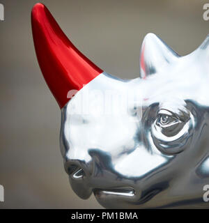 Une statue de rhino dans le cadre d'une installation d'art à l'échelle de Londres, la défense Rhino Trail, par la charité Tusk Banque D'Images