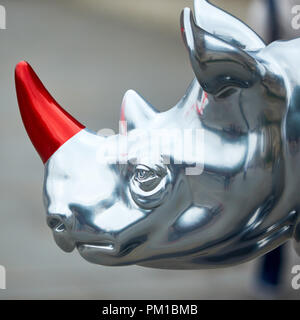 Une statue de rhino dans le cadre d'une installation d'art à l'échelle de Londres, la défense Rhino Trail, par la charité Tusk Banque D'Images