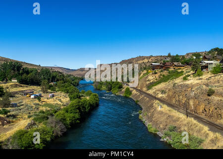 Deschutes River landscape in Maupin sur un beau matin et journée ensoleillée, Canyon, Wasco comté de Deschutes, Oregon, États-Unis d'Amérique centrale. Banque D'Images