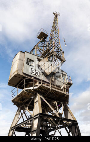 Gros plan sur la grue à quai 30 de Bristol à Bristol Harbourside, ville de Bristol, Royaume-Uni Banque D'Images