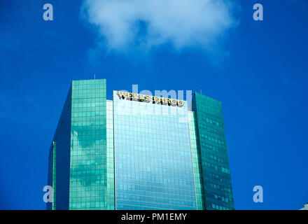 MIAMI, USA - 22 août 2018 : Wells Fargo et le logo gratte-ciel de Miami, en Floride. La Wells Fargo est une multinationale américaine de services financiers. Banque D'Images