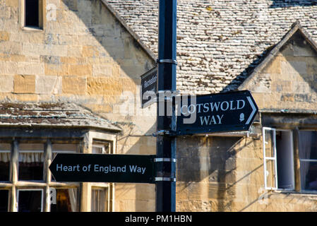 Heart of England Way et Cotswold Way dans le village de Chipping Campden Market. Banque D'Images