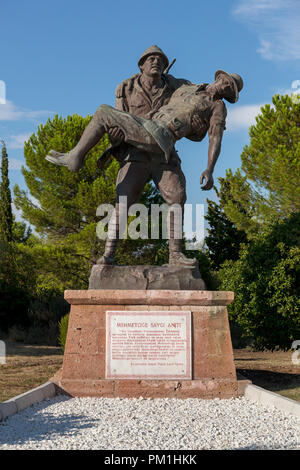 CANAKKALE - 28 juillet 2018 : Monument d'un soldat turc transportant des blessés au soldat Anzac Canakkale (Dardanelles) Mémorial des martyrs, la Turquie. Banque D'Images