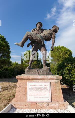 CANAKKALE - 28 juillet 2018 : Monument d'un soldat turc transportant des blessés au soldat Anzac Canakkale (Dardanelles) Mémorial des martyrs, la Turquie. Banque D'Images