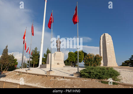 CANAKKALE - 28 juillet 2018 : la statue d'Ataturk et drapeau turc dans Conk Bayiri, Gallipoli. Banque D'Images