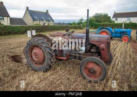 Les tracteurs d'époque au Vintage Tracteur et laboure Affichage à mâcher Stoke 2018 Banque D'Images