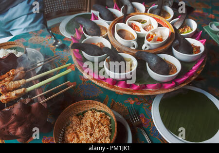 Les aliments traditionnels balinais à Bali Banque D'Images