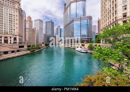 Le centre-ville de Chicago et Chicago River Banque D'Images