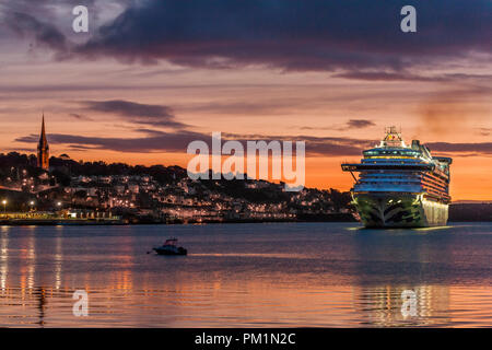 Cobh. L'Irlande. 12 Septembre, 2017. La princesse des Caraïbes de croisière arrive à l'aube pour sa dernière visite de la saison à Cobh Co. Cork. Banque D'Images