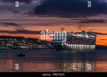 Cobh. L'Irlande. 12 Septembre, 2017. La princesse des Caraïbes de croisière arrive à l'aube pour sa dernière visite de la saison à Cobh Co. Cork. Banque D'Images