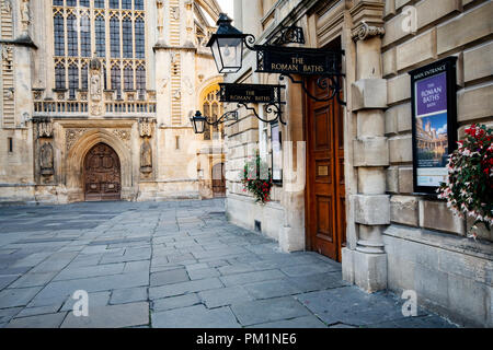 L'Abbaye de Bath prises avec la pompe sont également en vue Banque D'Images