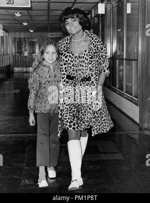 Eartha Kitt avec sa fille, Kitt, 1970 © CCR /Le Hollywood Archive - Tous droits réservés référence #  1298 005THA Banque D'Images