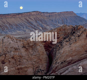 Pleine lune, Waterpocket Fold, Capitol Reef National Park, Utah Banque D'Images