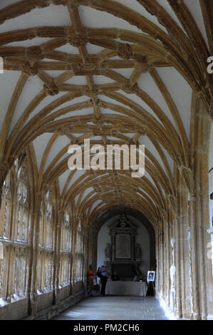 Wells, Grossbritannien. Août 13, 2018. Dans le cloître de la cathédrale de style gothique de puits dans le sud de l'Angleterre, prise en août 2018 dans le monde de l'utilisation | Credit : dpa/Alamy Live News Banque D'Images