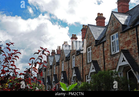 Wells, Grossbritannien. Août 13, 2018. Poorhaueser historique dans les environs de l'église paroissiale de puits dans le sud de l'Angleterre, prise en août 2018 dans le monde de l'utilisation | Credit : dpa/Alamy Live News Banque D'Images