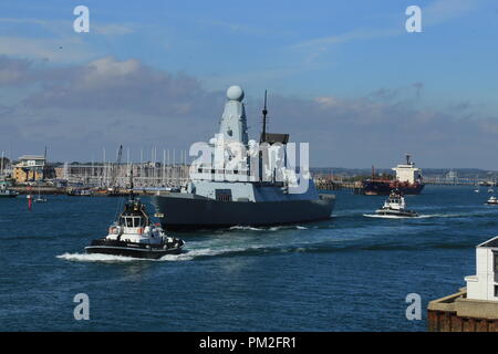 Le port de Portsmouth, Portsmouth, Royaume-Uni 17 septembre 2018 bateau militaire foule Parade charité Royal Marine Parade, Portsmouth Crédit : Massimiliano Finzi/Alamy Live News Banque D'Images