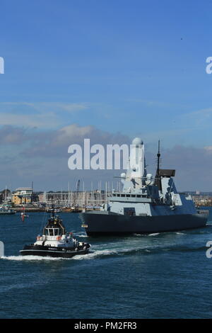 Le port de Portsmouth, Portsmouth, Royaume-Uni 17 septembre 2018 bateau militaire foule Parade charité Royal Marine Parade, Portsmouth Crédit : Massimiliano Finzi/Alamy Live News Banque D'Images