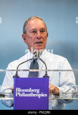 New York, États-Unis, 17 septembre 2018. Ancien maire de la ville de New York Michael Bloomberg traite d'un point de presse à propos de la Bloomberg Global Business Forum 2018. Cinquante chefs d'état de six continents sont attendus à l'événement annuel, l'accent sur le renforcement du commerce mondial et d'alliances économiques, qui aura lieu le 26 septembre aux côtés de la 73e Assemblée Générale des Nations Unies. Photo par Enrique Shore Crédit : Enrique Shore/Alamy Live News Banque D'Images