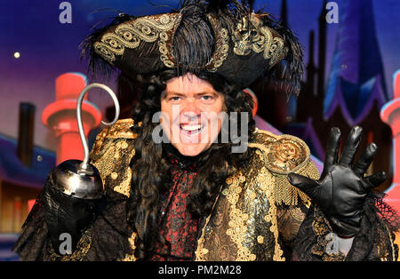 L'Hippodrome de Birmingham, Royaume-Uni. 17 septembre 2018. Jimmy Osmond comme Capitaine Crochet. Peter Pan, la Pantomime Photocall Birmingham Hippodrome, England, UK. 19 décembre 2018. Photo n'est Jimmy Osmond comme Capitaine Crochet. La comédie se déroule du 19 décembre 2018 - 27 janvier 2019. Photo par Simon Hadley/ Alamy Live News. Banque D'Images