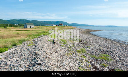 Plage rocheuse près de Chéticamp sur Piste Cabot, l'île du Cap-Breton, N.-É., Canada Banque D'Images