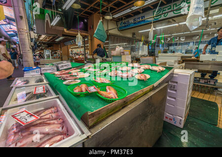 La Préfecture d'Ishikawa, Kanazawa, JAPON - 21 août 2018 : poisson frais au marché Omicho Ichiba Banque D'Images