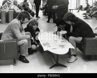 Charlie Watts, Brian Jones, Keith Richards et Mick Jagger des Rolling Stones, 1967. Référence de fichier #  1209 006THA Banque D'Images