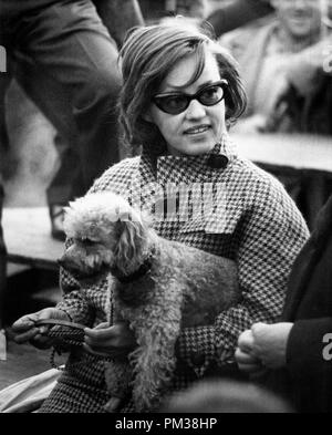 Jeanne Moreau en France pendant le tournage de 'la' 1963. Référence de fichier #  1210 003THA © CCR /Le Hollywood Archive - Tous droits réservés Banque D'Images