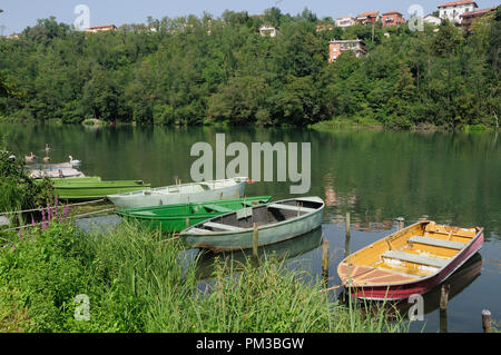 L'Italie, Lombardie, Valle Imagna, bateaux sur canal à Trezzo sull'Adda. Banque D'Images