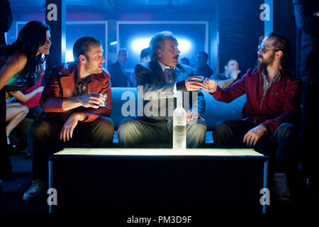 De gauche à droite : Gabriel Macht joue Buck Dolby, Rade Sherbedgia joue Nikita et Giovanni Ribisi, Sokoloff joue Wayne Beering dans 'Milieu des hommes.' Banque D'Images