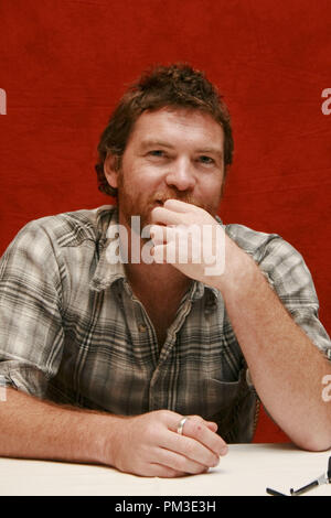 Sam Worthington 'la dette Session de portrait, le 14 septembre 2010. La reproduction par les tabloïds américains est absolument interdit. Référence #  30488 Fichier 047CCR pour un usage éditorial uniquement - Tous droits réservés Banque D'Images
