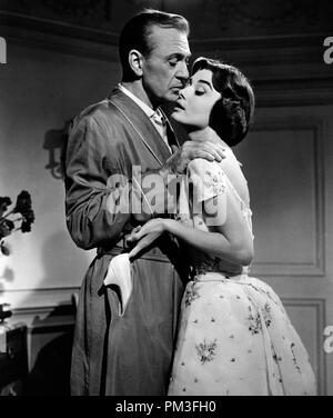 Publicité de studio Still : (Archival Classic Cinema - Audrey Hepburn Retrospective) 'Love in the Afternoon' Gary Cooper, Audrey Hepburn 1957 Allied Artists File Reference # 30732 1165THA Banque D'Images