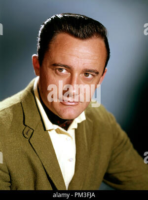 Publicité studio encore : "l'homme de l'U.N.C.L.E." Robert Vaughn vers 1964 référence #  30732 Fichier 1195THA Banque D'Images