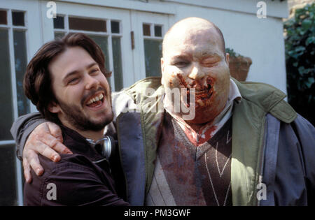 Photo du film de 'Shaun Of The Dead' Edgar Wright, Zombie © 2004 Rogue Features fichier référence #  30735669THA pour un usage éditorial uniquement - Tous droits réservés Banque D'Images