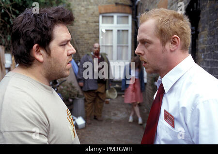 Photo du film de 'Shaun Of The Dead' Nick Frost, Simon Pegg © 2004 Rogue Features fichier référence #  30735671THA pour un usage éditorial uniquement - Tous droits réservés Banque D'Images