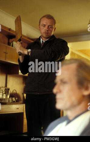 Photo du film de 'Shaun Of The Dead' Simon Pegg, Bill Nighy © 2004 Rogue Features fichier référence #  30735672THA pour un usage éditorial uniquement - Tous droits réservés Banque D'Images