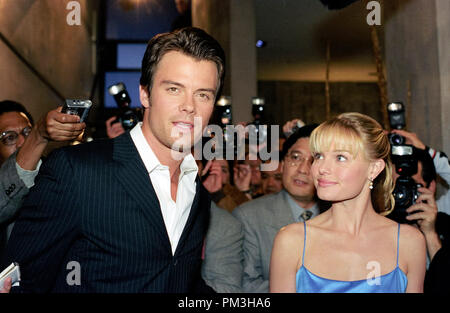 Photo du film de 'Win A Date with Tad Hamilton' Josh Duhamel et Kate Bosworth © 2004 Dreamworks Référence de fichier #  30735997THA pour un usage éditorial uniquement - Tous droits réservés Banque D'Images