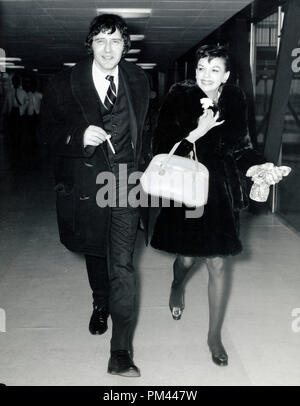 Judy Garland avec son fiancé Mickey Deans, décembre 2222. Référence # 1017 004THA © CCR /Le Hollywood Archive - Tous droits réservés. Banque D'Images