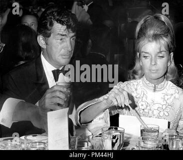 Dean Martin et sa femme Jeanne Martin, vers 1968. Référence # 1023 017THA © CCR /Le Hollywood Archive - Tous droits réservés. Banque D'Images