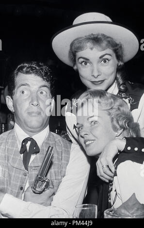 Dean Martin, Janet Leigh et épouse du doyen, Jeanne Marin, vers 1960. Référence # 1023 023THA © CCR /Le Hollywood Archive - Tous droits réservés. Banque D'Images