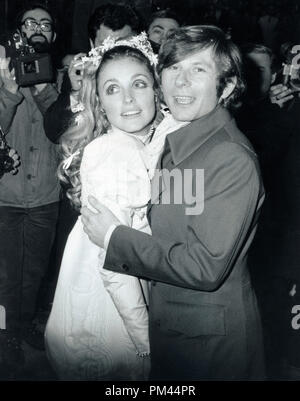 Sharon Tate et Roman Polanski le jour de leur mariage, janvier 20,1968. Référence # 1027 Fichier 003THA © CCR /Le Hollywood Archive - Tous droits réservés. Banque D'Images