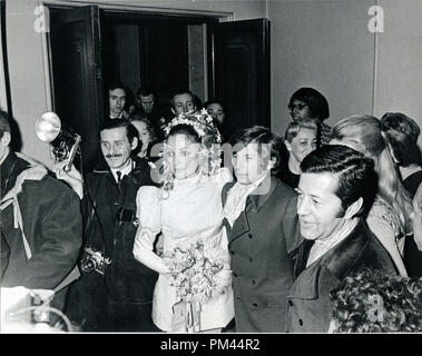 Sharon Tate et Roman Polanski le jour de leur mariage, janvier 20,1968. Référence # 1027 Fichier 005THA © CCR /Le Hollywood Archive - Tous droits réservés. Banque D'Images