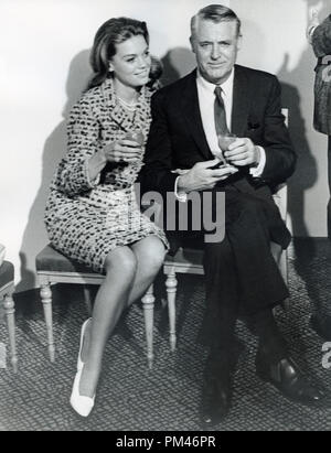 Cary Grant et épouse Dyan Cannon, Août 3,1966. Référence # 1084 Fichier 009THA © CCR /Le Hollywood Archive - Tous droits réservés. Banque D'Images