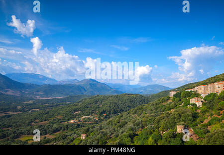 Paysage d'été en montagne. Sartene, Corse du Sud, France Banque D'Images