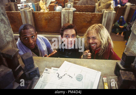 Photo du film de "The Hitchhiker's Guide to the Galaxy' Mos Def, Martin Freeman, Sam Rockwell 2005 Crédit photo : Laurie Sparham Banque D'Images