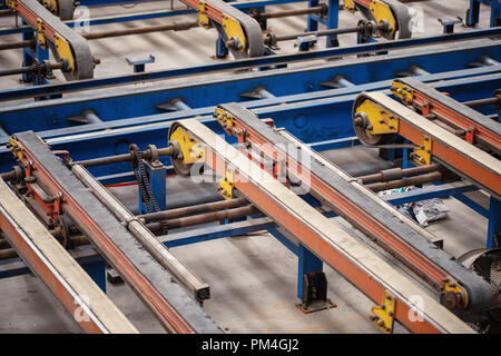 Pour l'usine de production de profilés en aluminium. Détails des équipements industriels. Banque D'Images