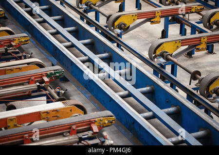 Pour l'usine de production de profilés en aluminium. Détails des équipements industriels. Banque D'Images