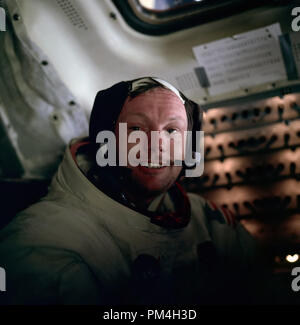 Neil Armstrong photographié par Buzz Aldrin après l'achèvement de l'EVA sur le vol d'Apollo 11. Le 20 juillet 1969 Référence de fichier #  1003 204THA Banque D'Images